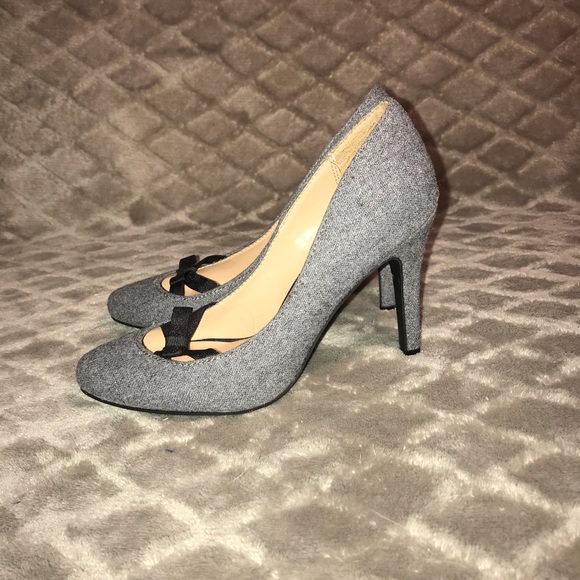 LC Lauren Conrad gray heels with black bow - Picture 6 of 8